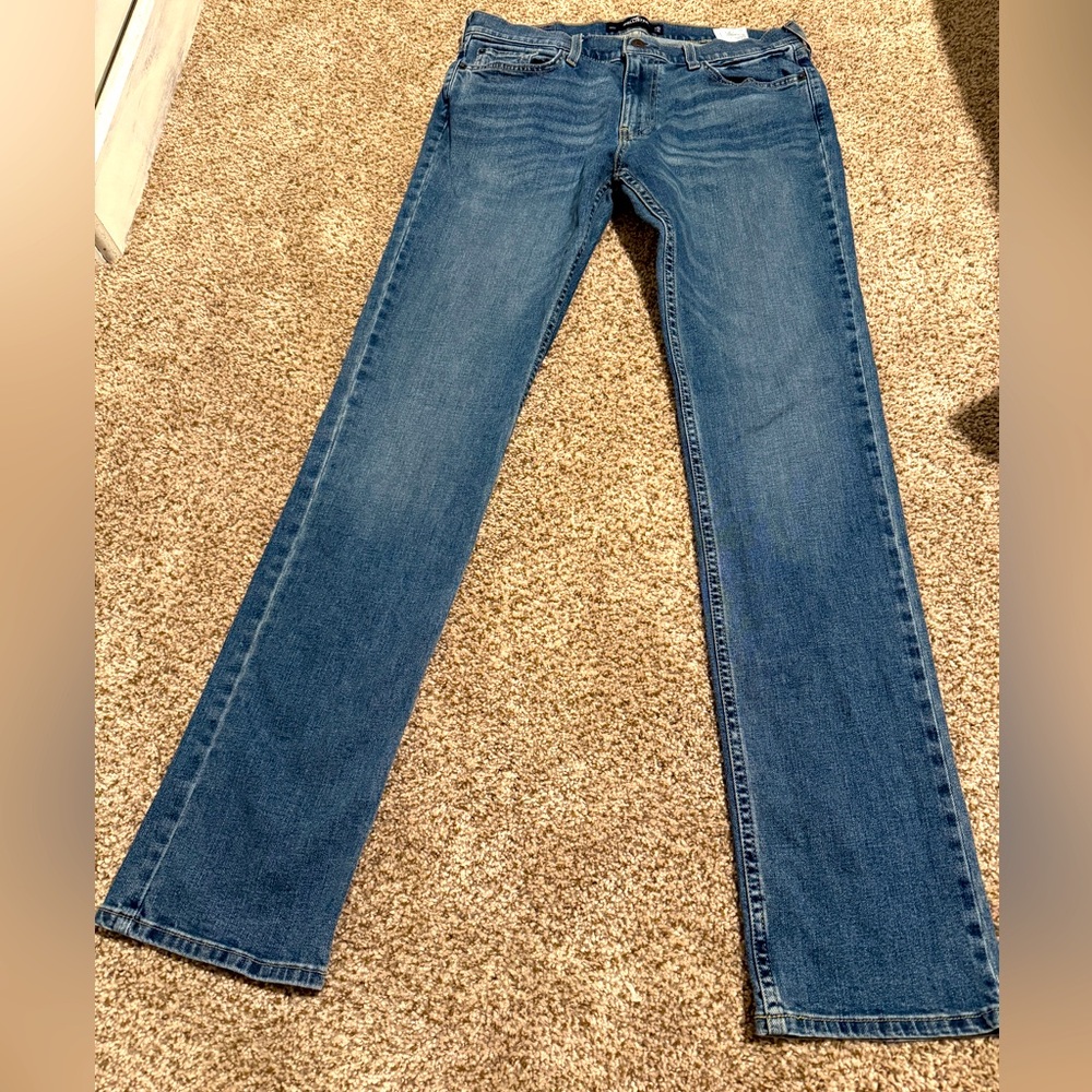 NWOT Men’s 32x36 Slim Fit Hollister Jeans!